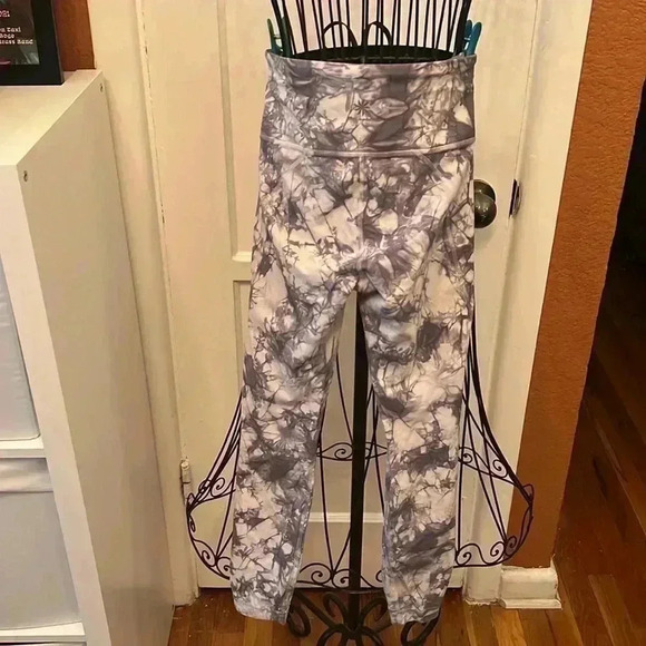 Athleta TIE DYE SALUTATION 7/8 TIGHT IN POWERVITA™-Sz S - Picture 5 of 6